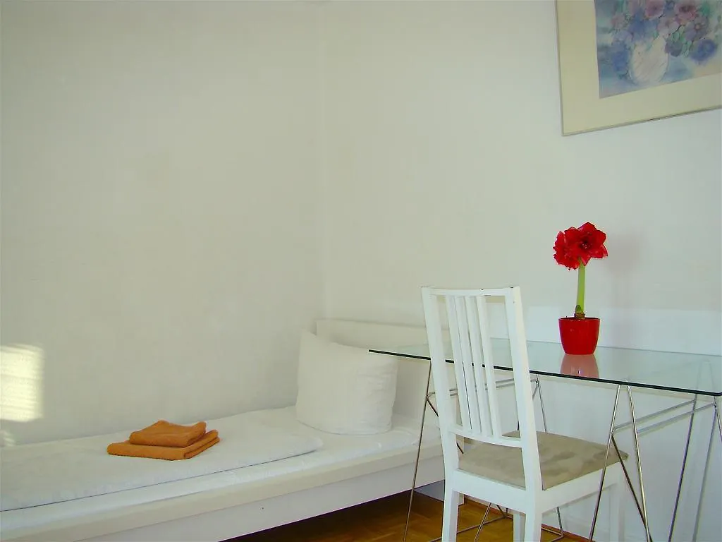 Daire Apartment&Rooms Near Brandenburg Gate Berlin