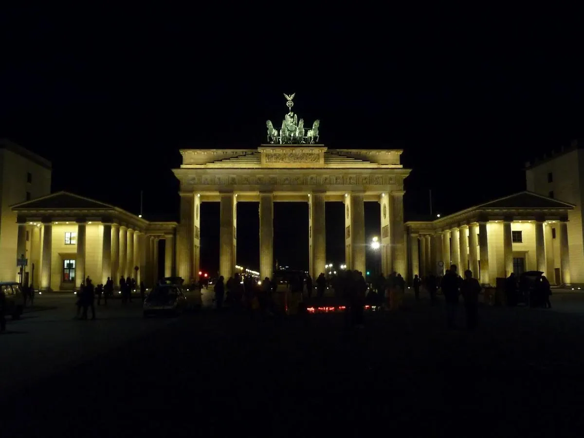 Apartment&Rooms Near Brandenburg Gate Berlin