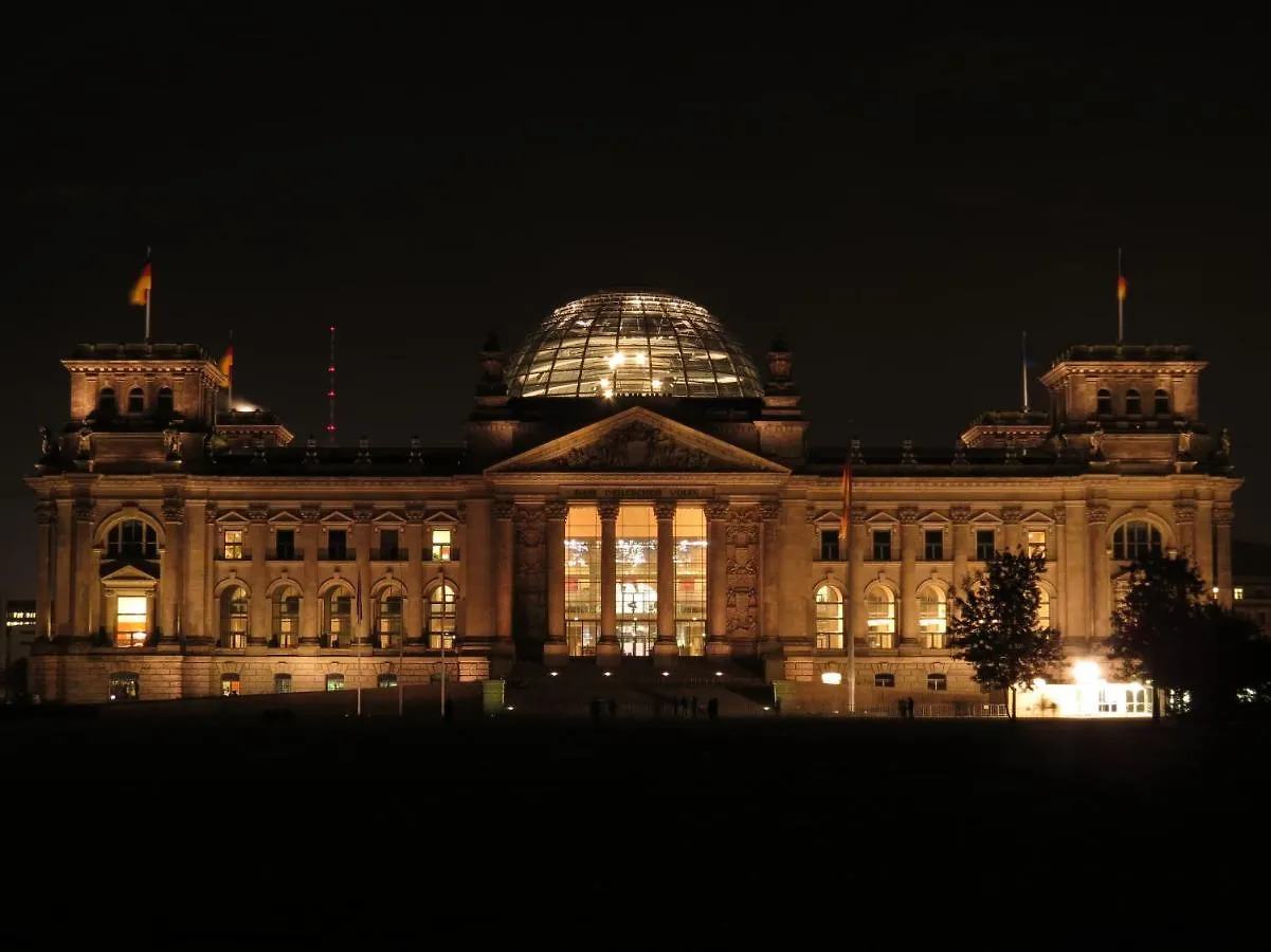 Daire Apartment&Rooms Near Brandenburg Gate Berlin
